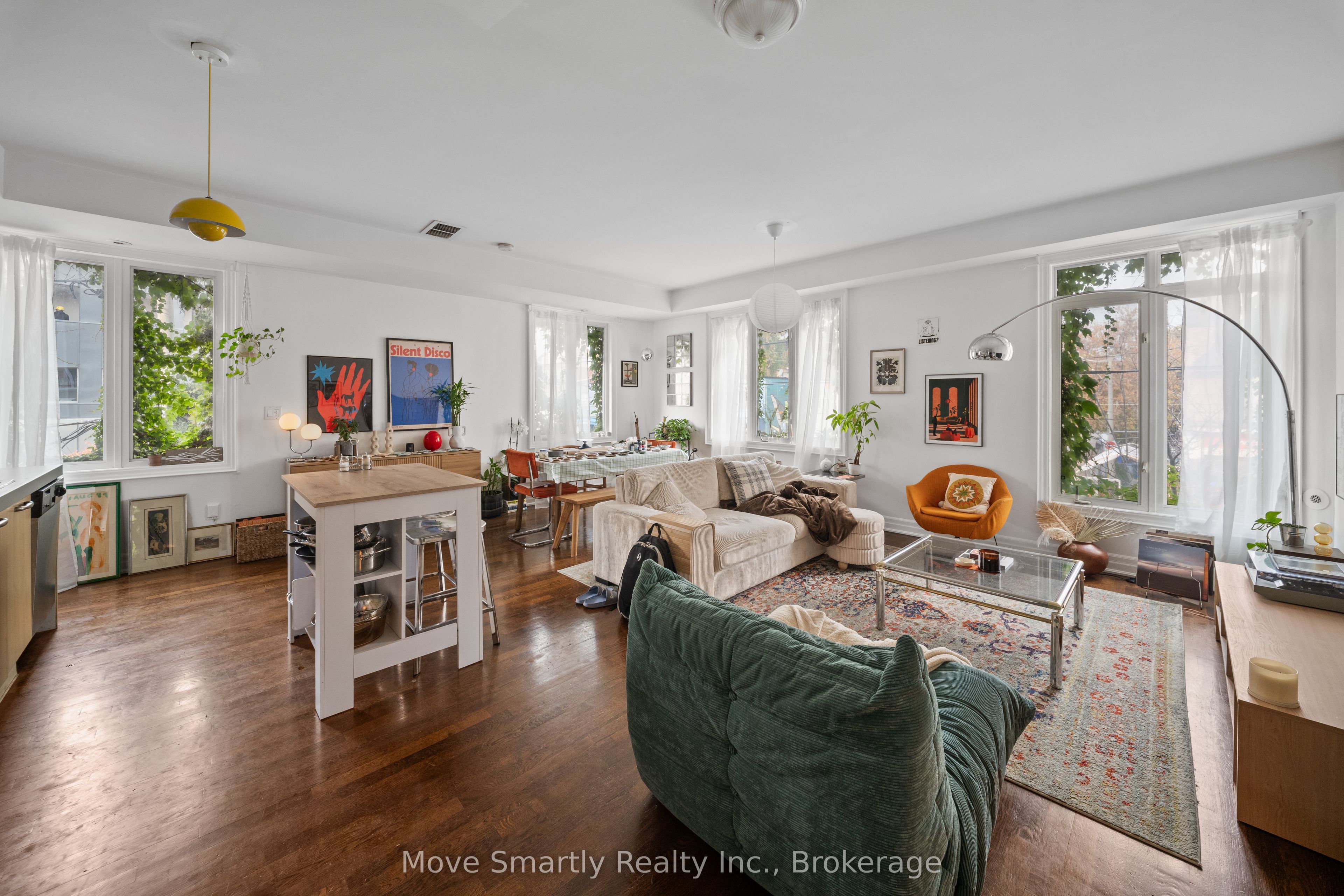 969 Queen Street E Property Photo 20