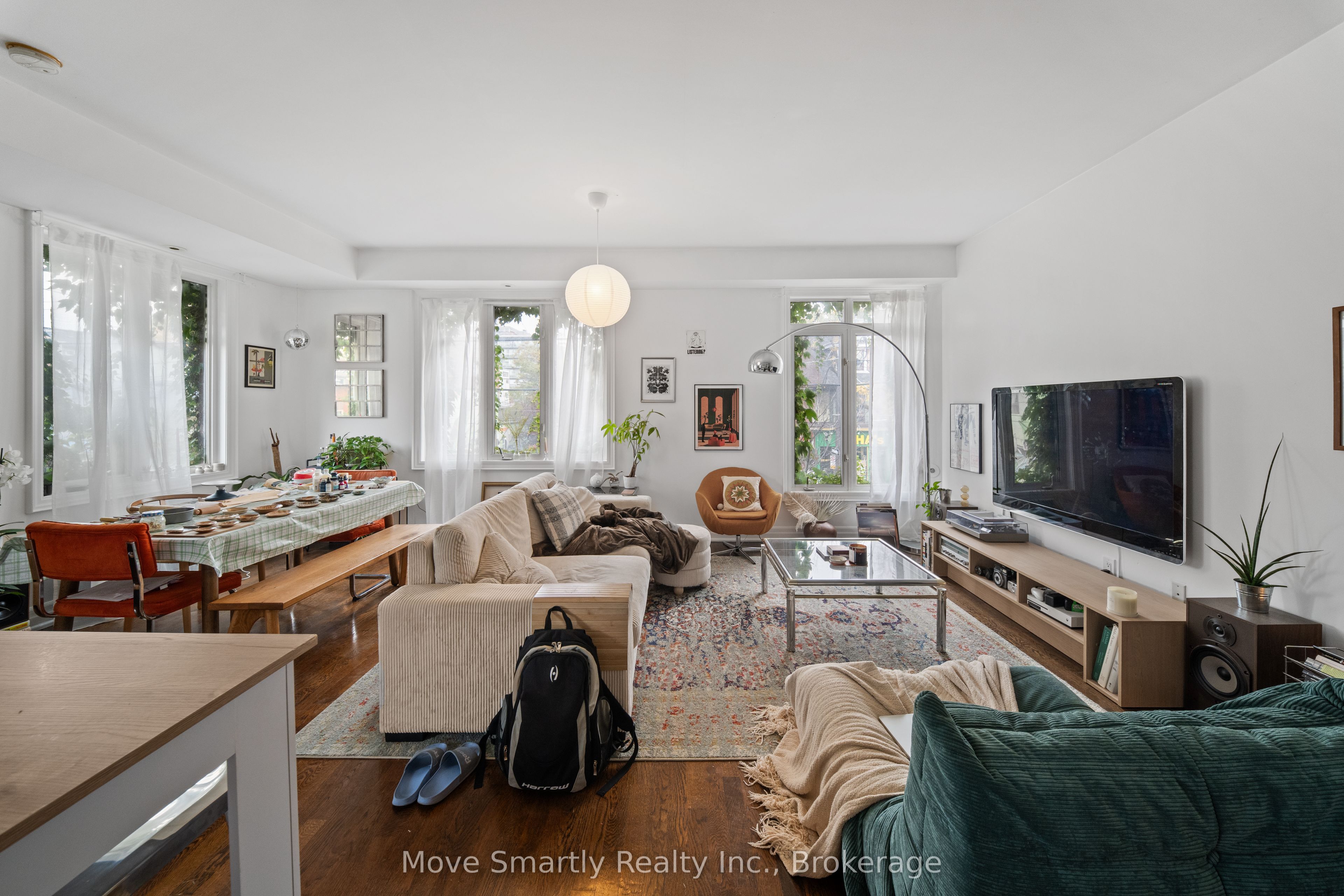 969 Queen Street E Property Photo 21