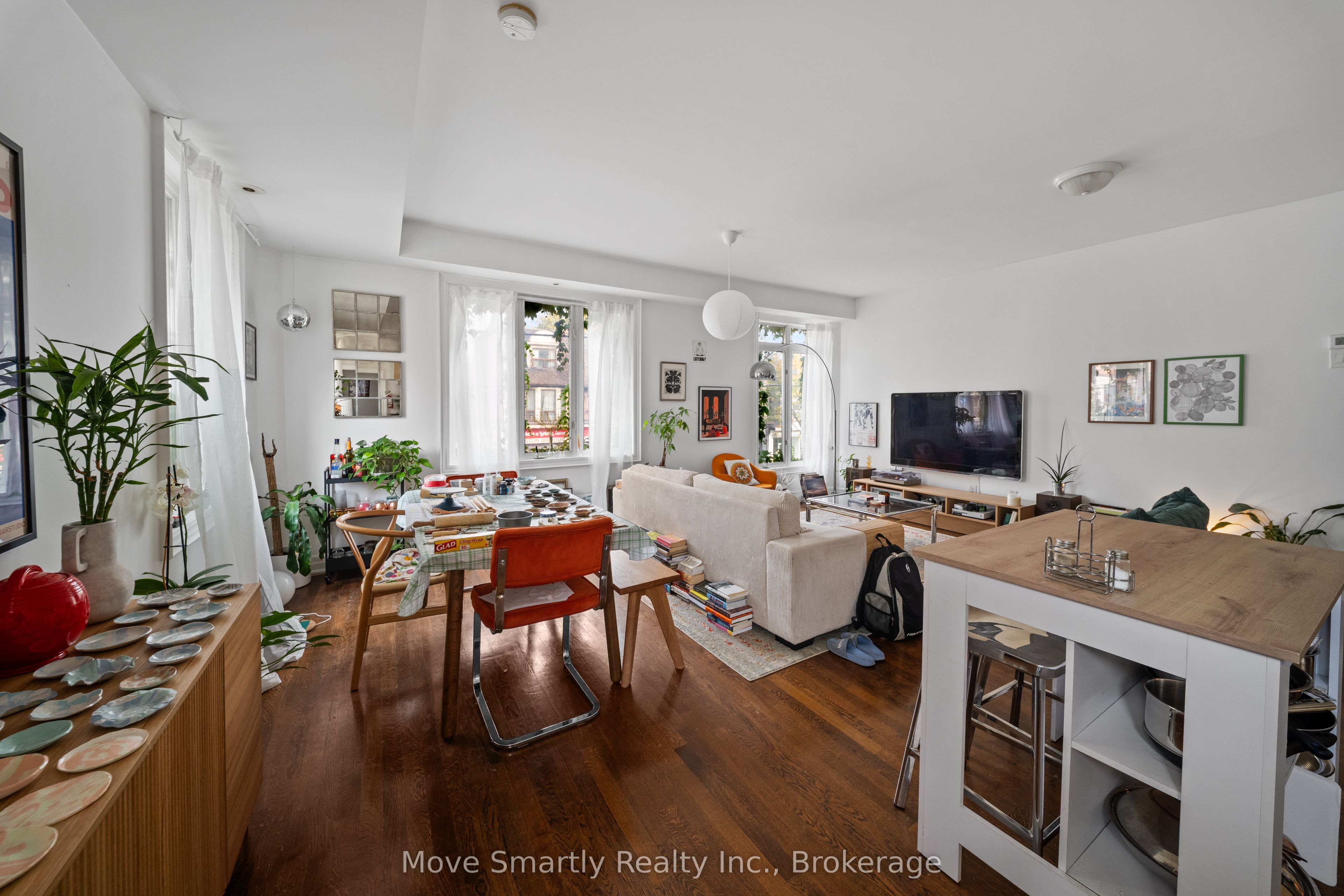 969 Queen Street E Property Photo 22