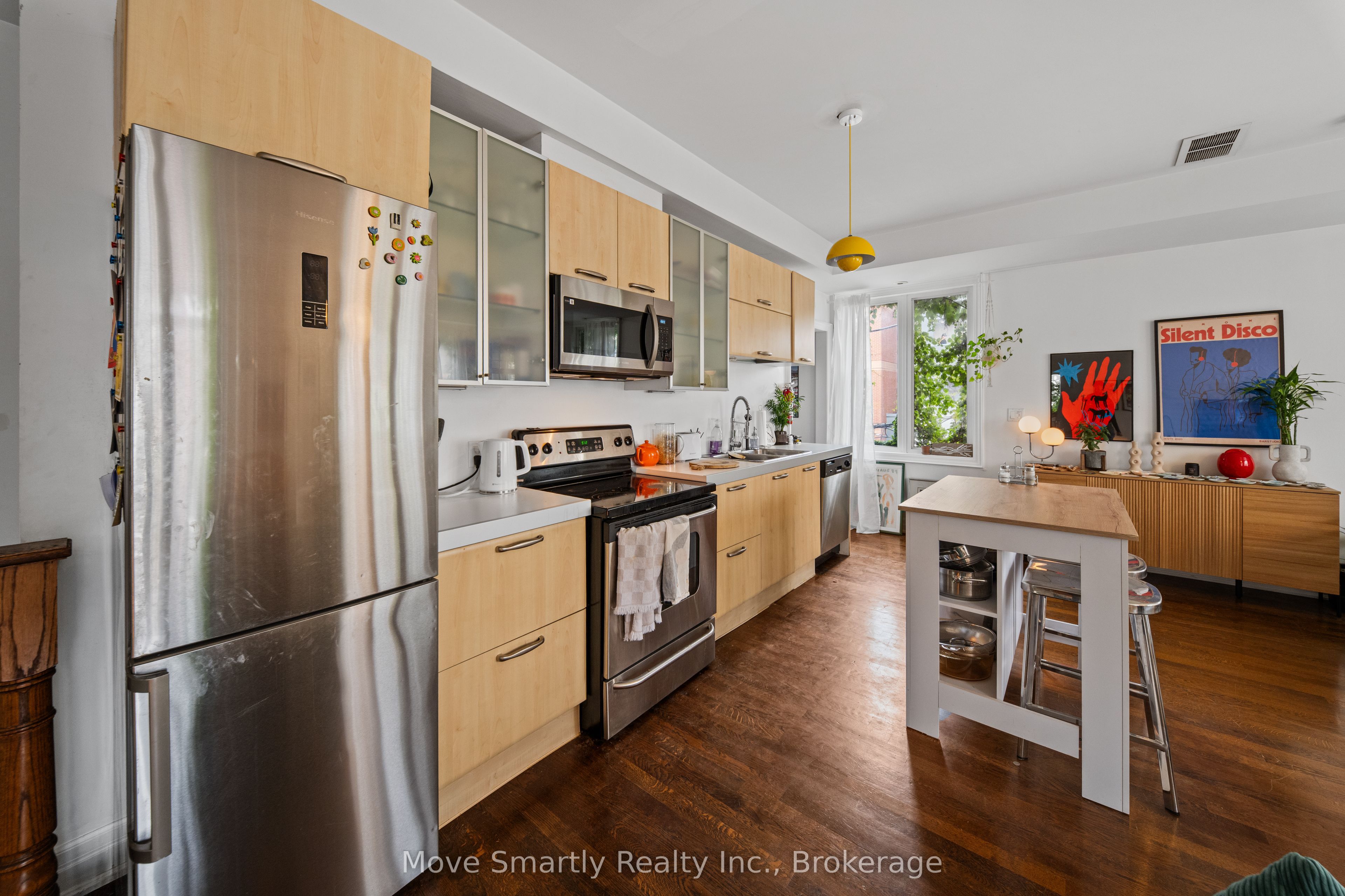 969 Queen Street E Property Photo 23
