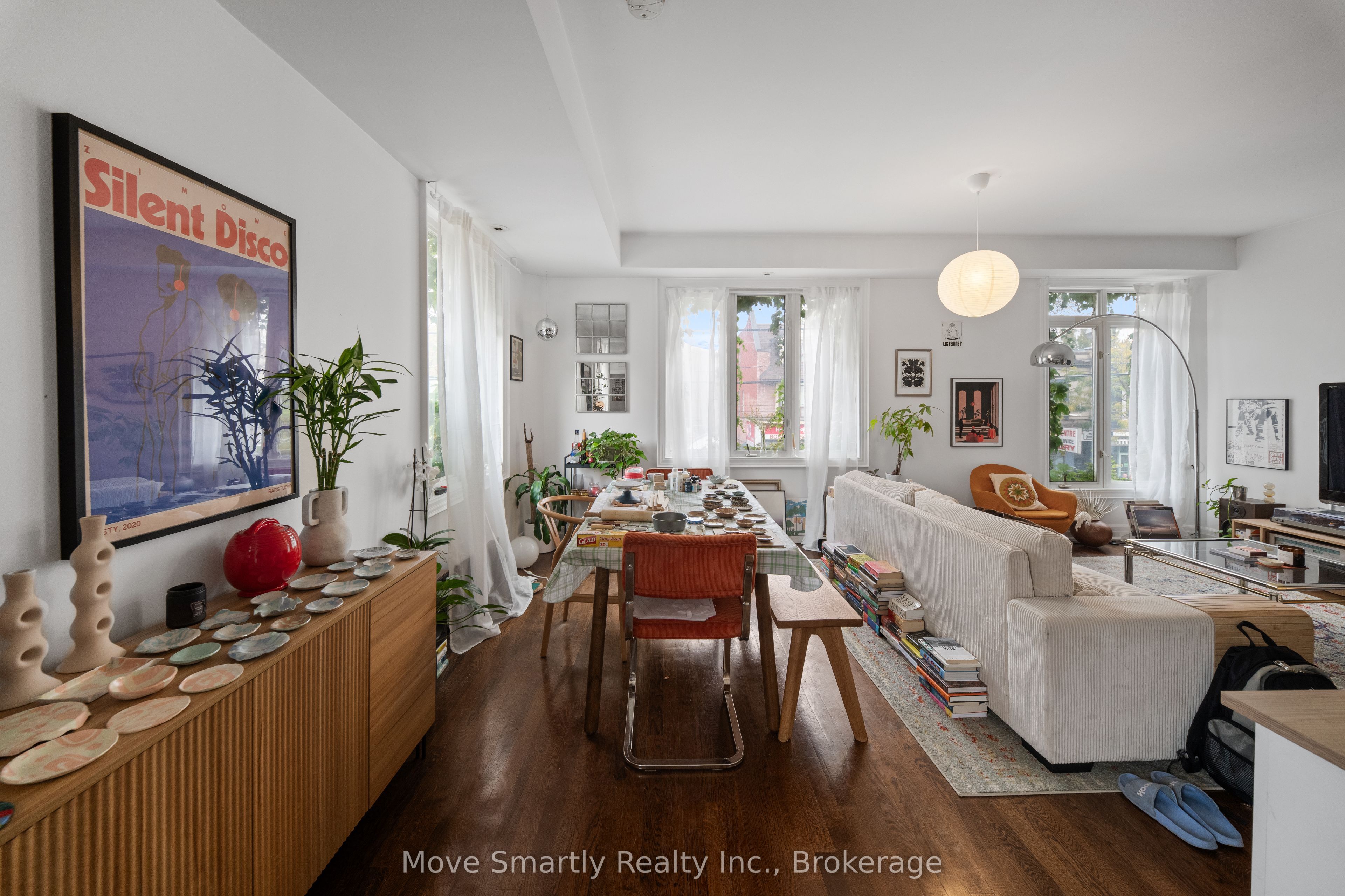 969 Queen Street E Property Photo 24