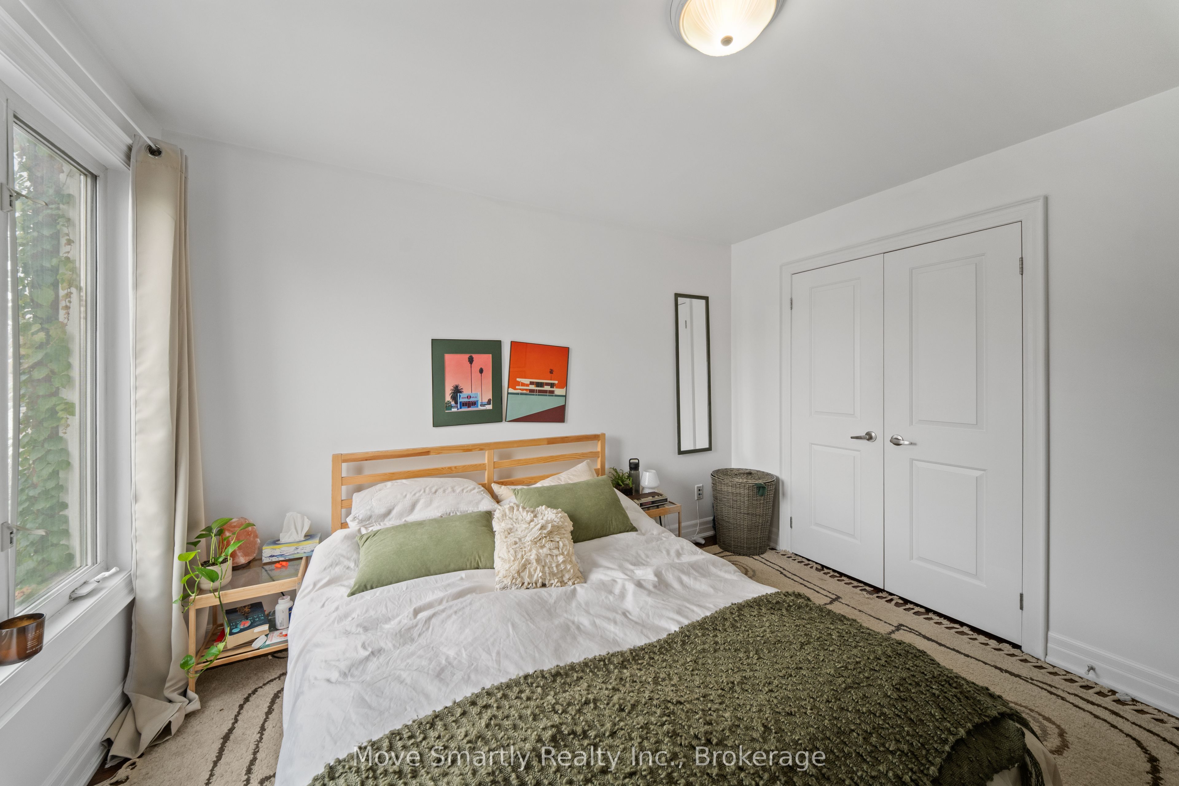 969 Queen Street E Property Photo 25