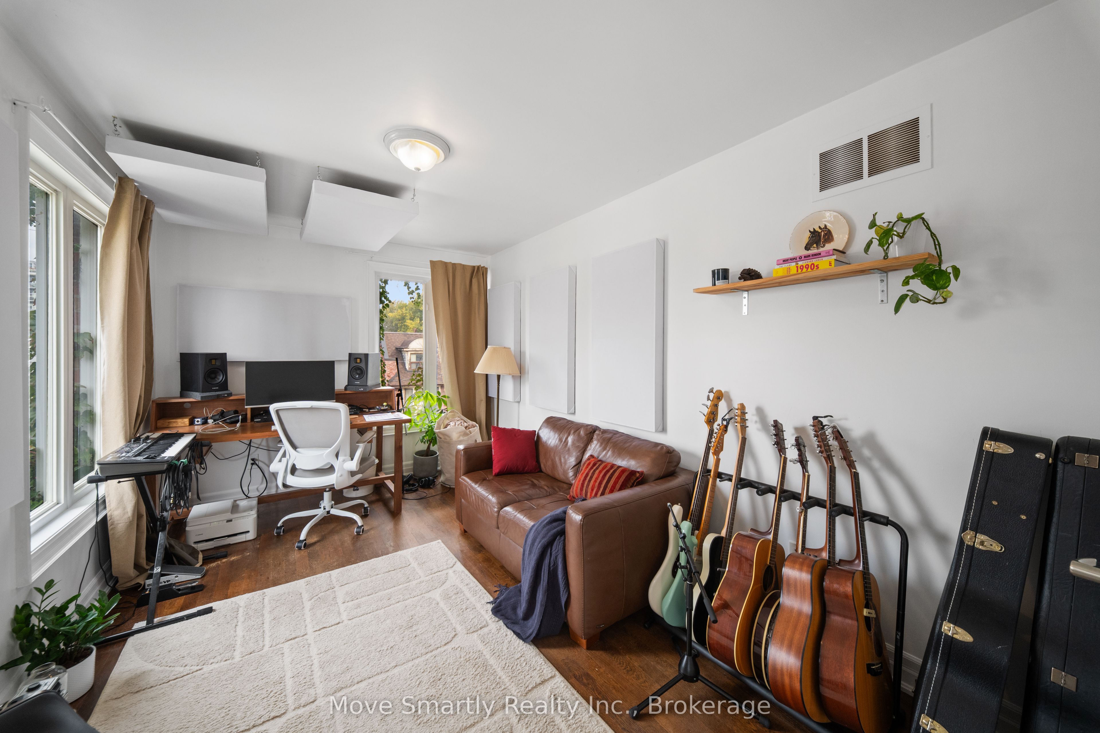 969 Queen Street E Property Photo 27