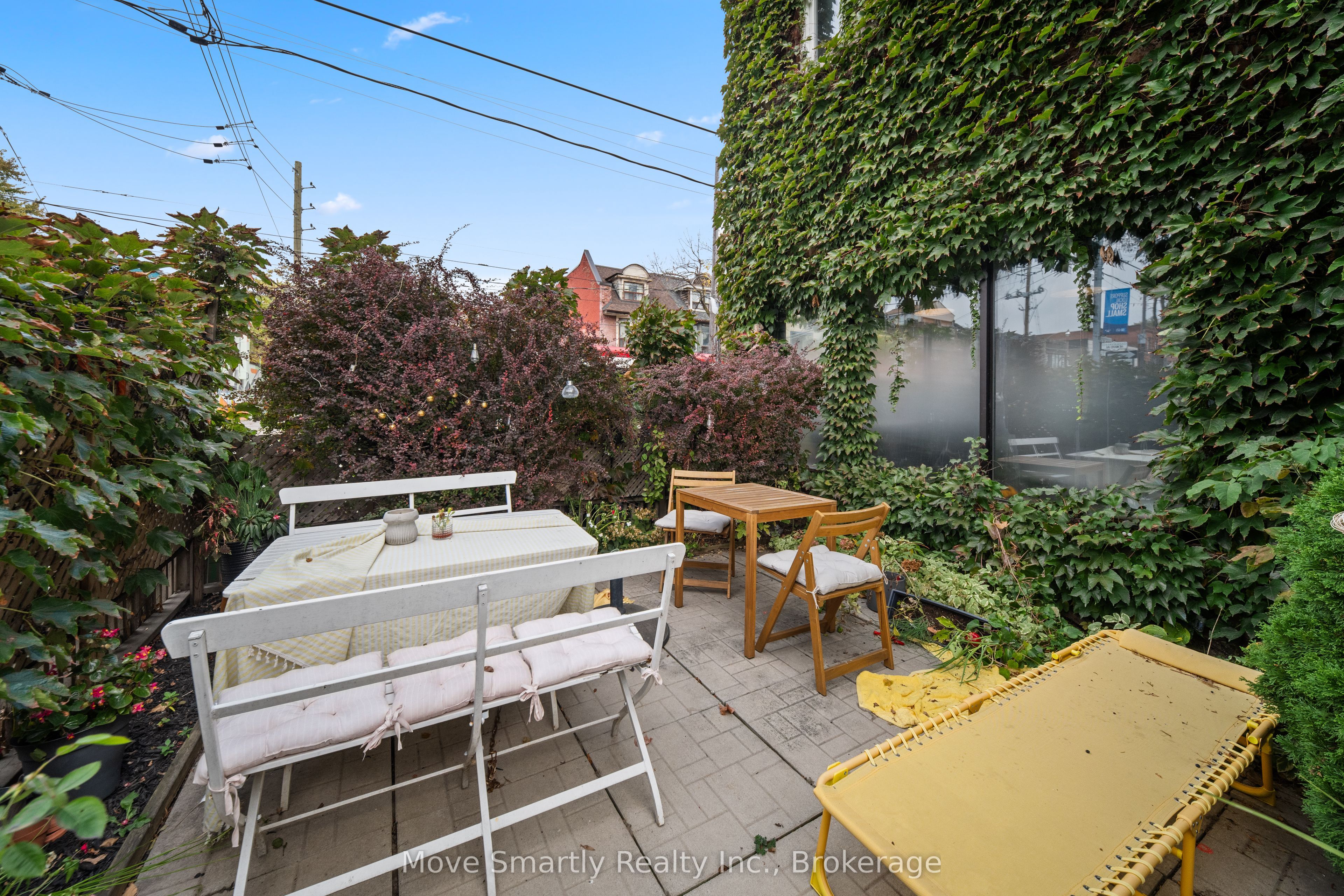 969 Queen Street E Property Photo 29