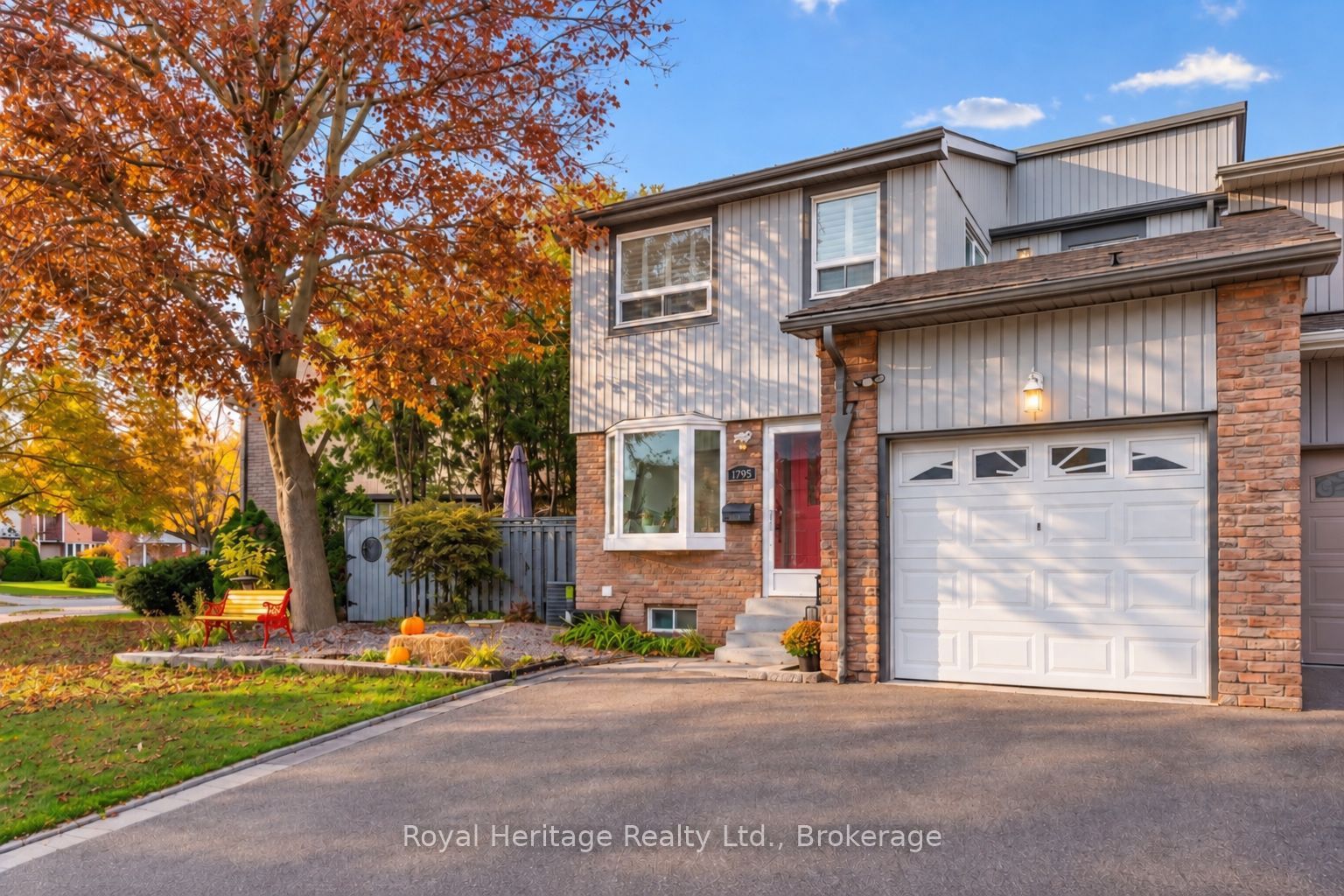 1795 Bronte Square Property Photo 1