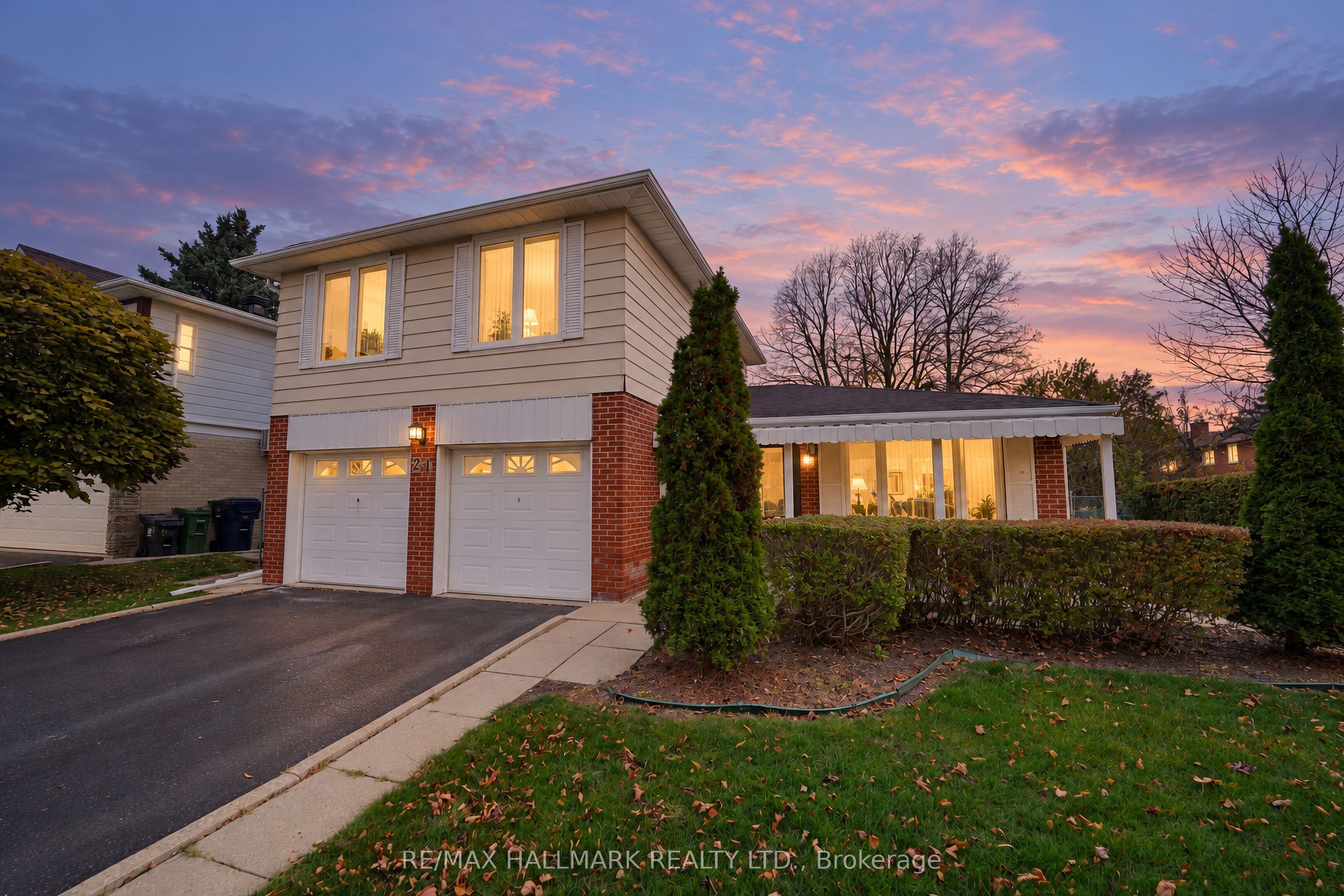 21 Queenscourt Drive