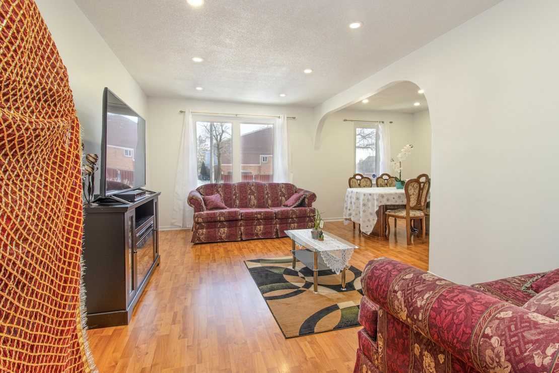 16 Duffort Crt Property Photo 4