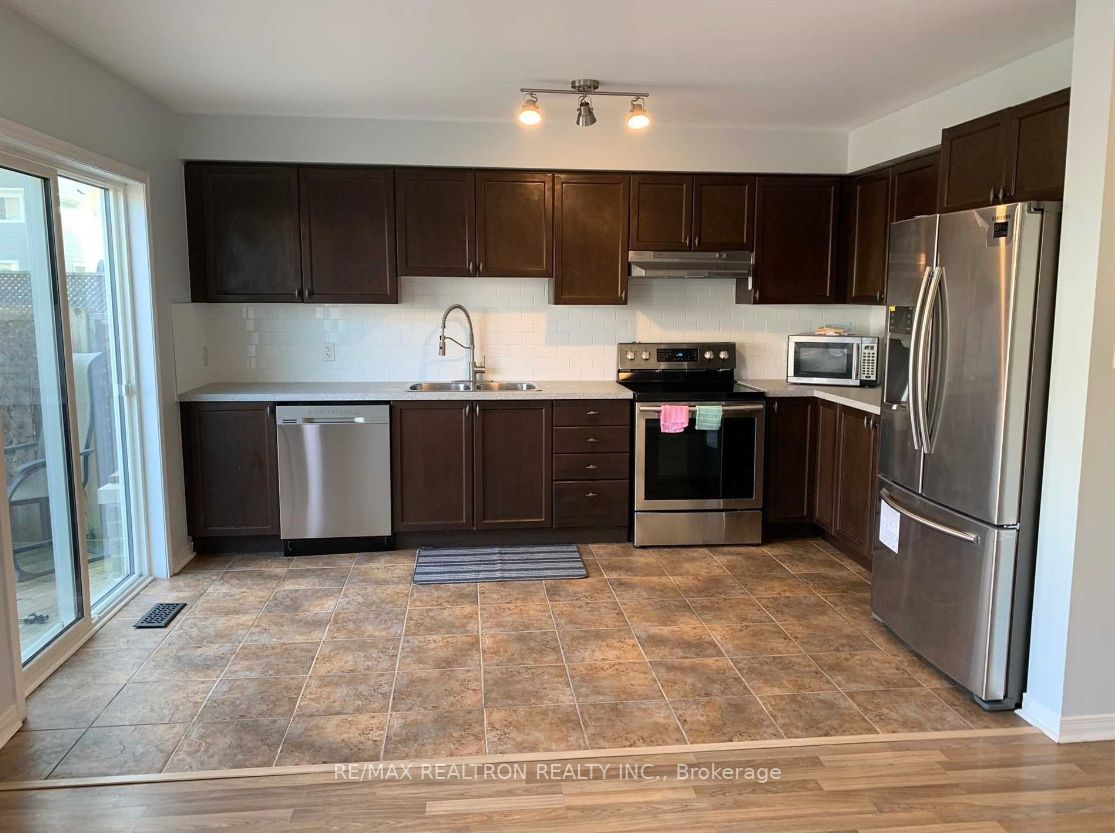 1523 Glenbourne Dr Property Photo 2