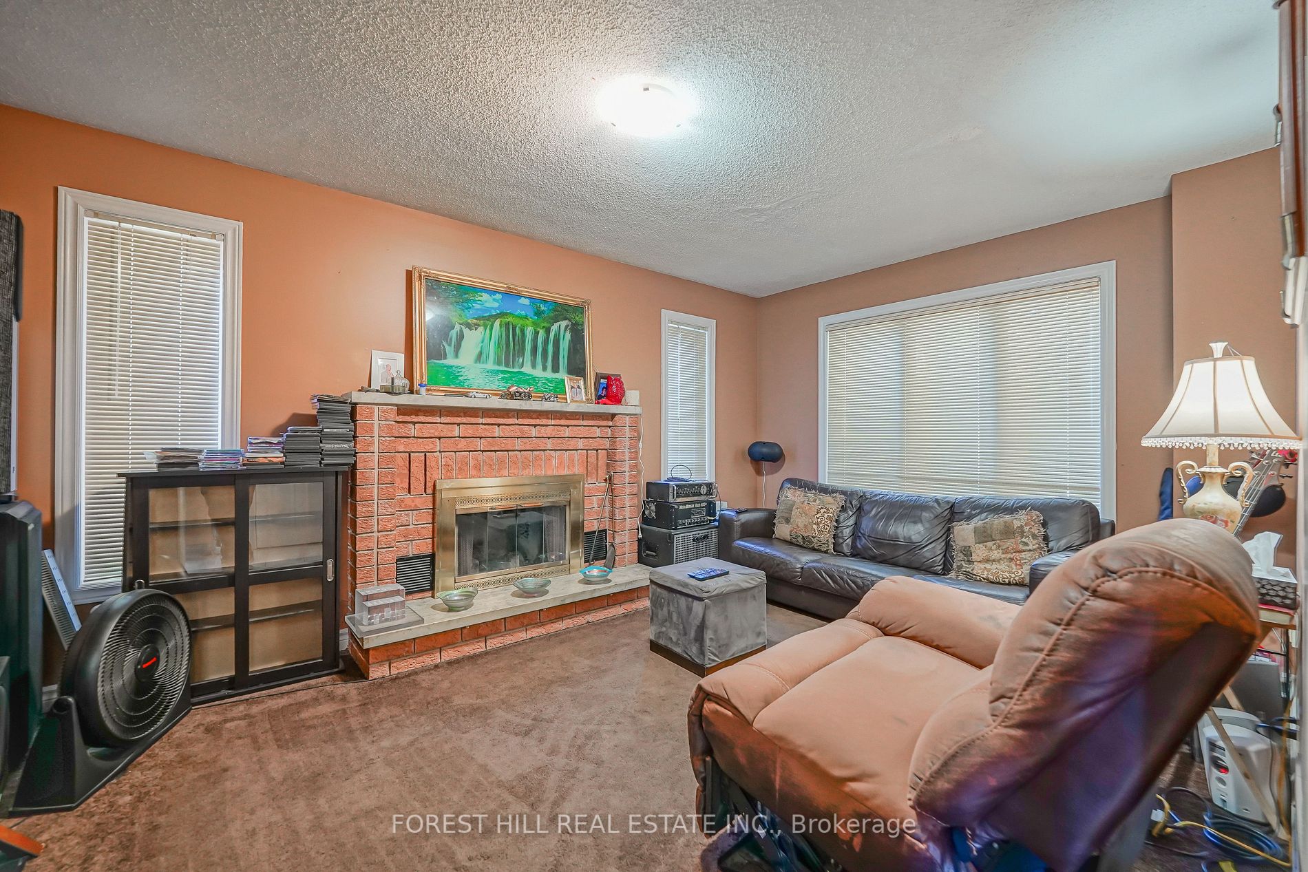 37 Corner Stone Cres Property Photo 5