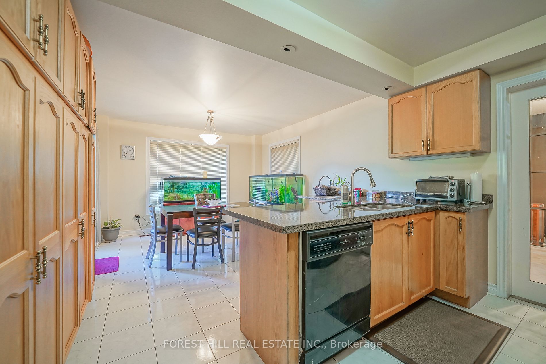 37 Corner Stone Cres Property Photo 7