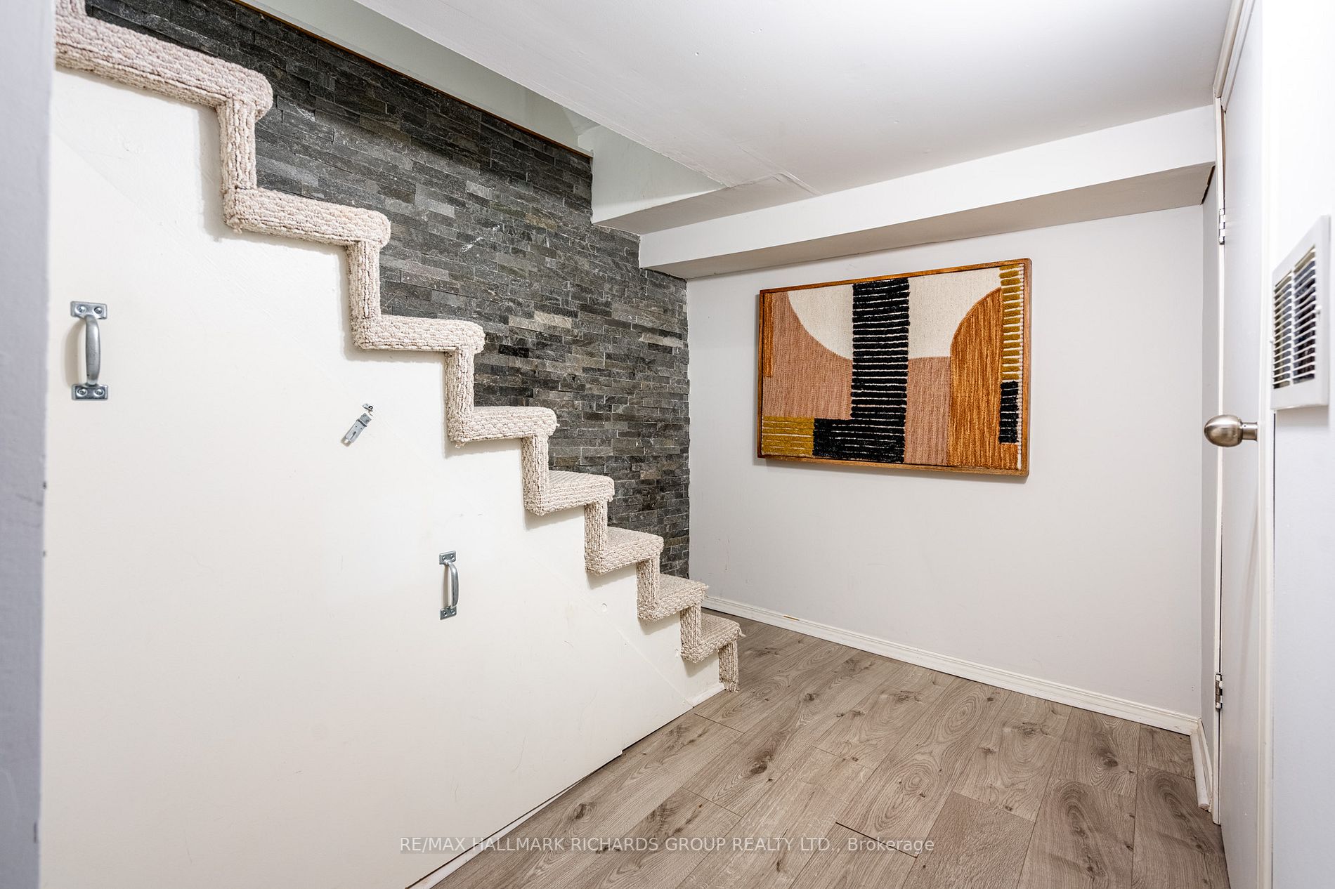 77 Maughan Cres Property Photo 20