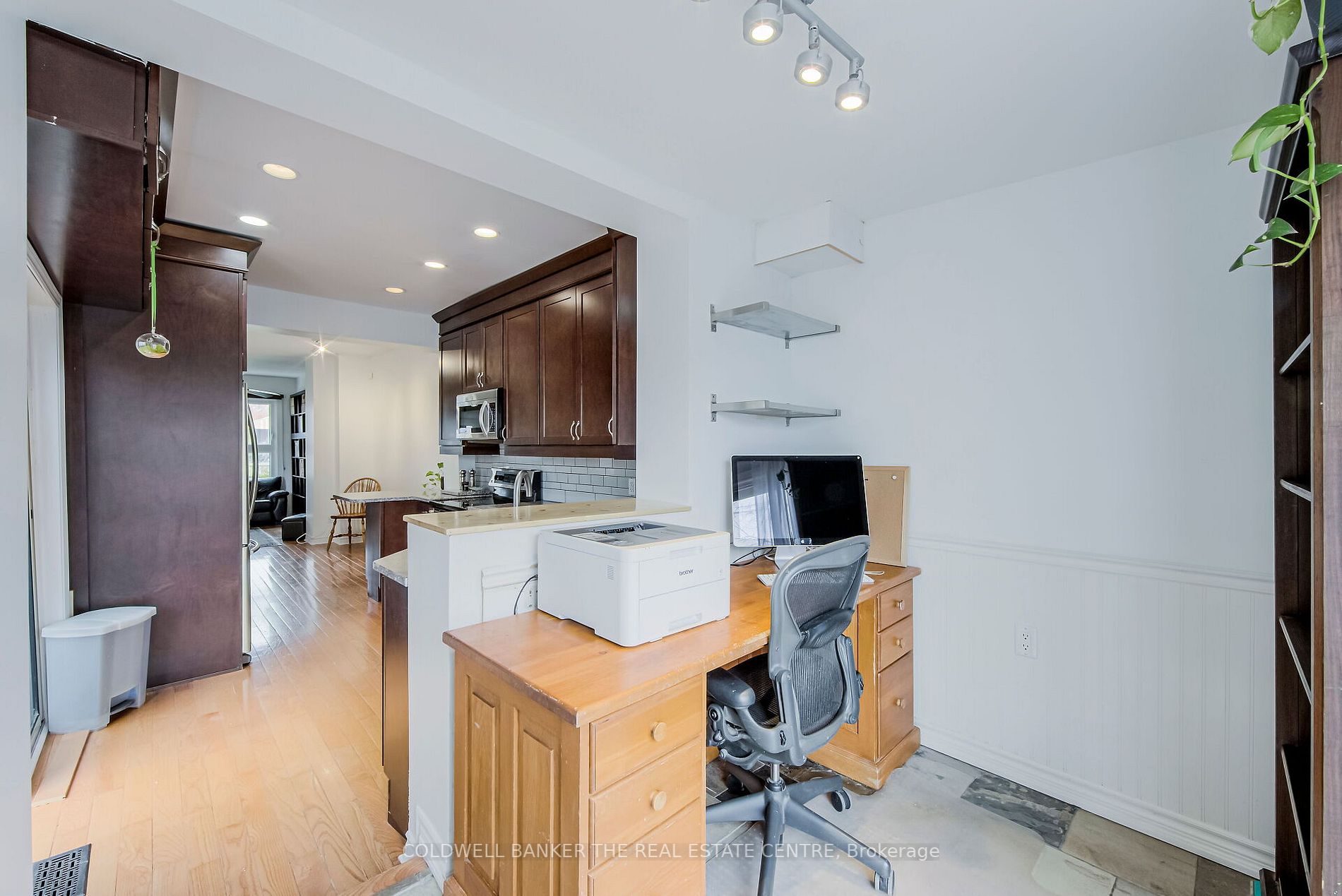 25 Eldon Ave N Property Photo 10