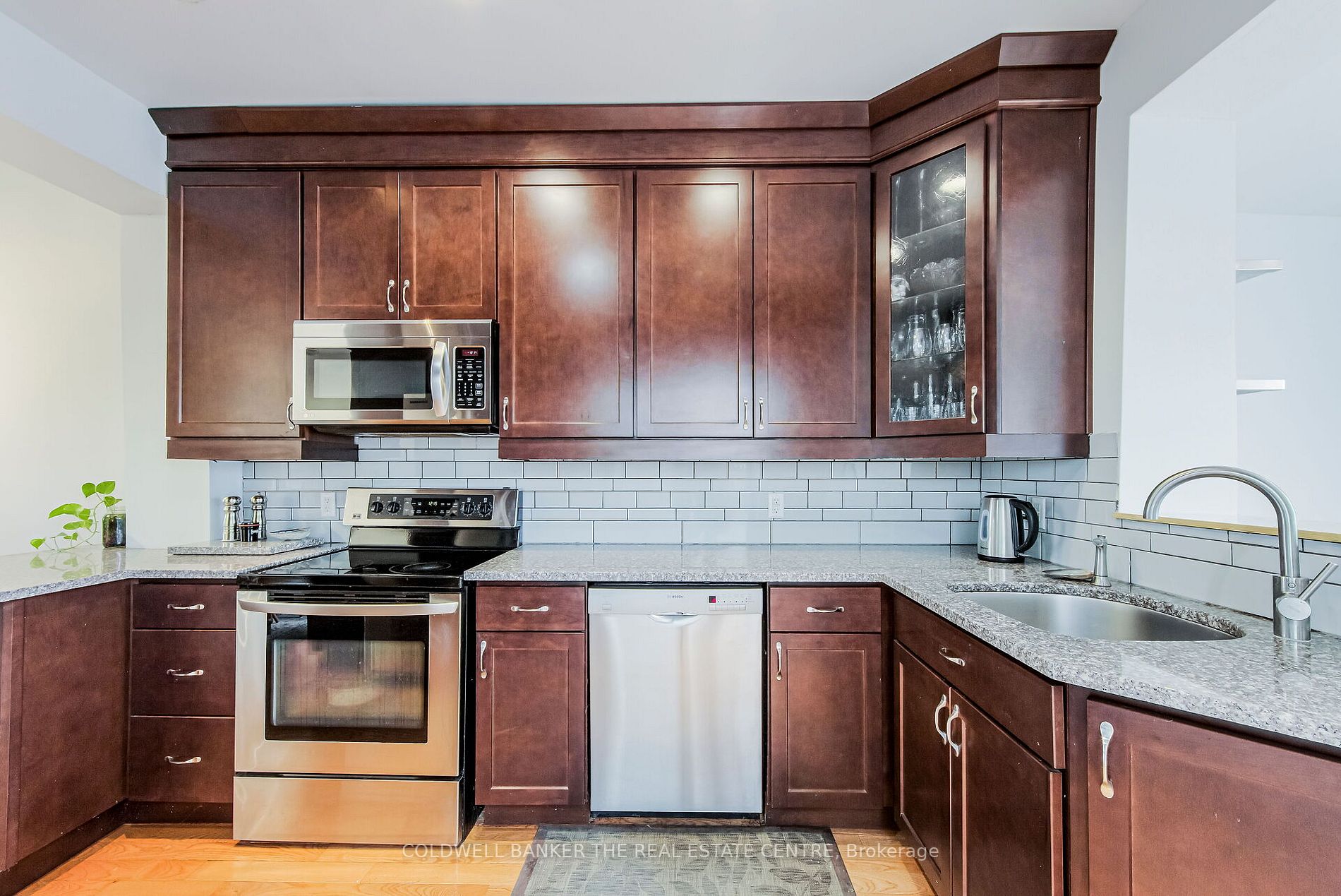 25 Eldon Ave N Property Photo 12