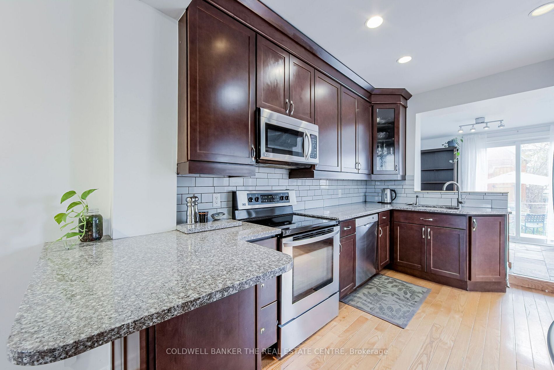 25 Eldon Ave N Property Photo 14
