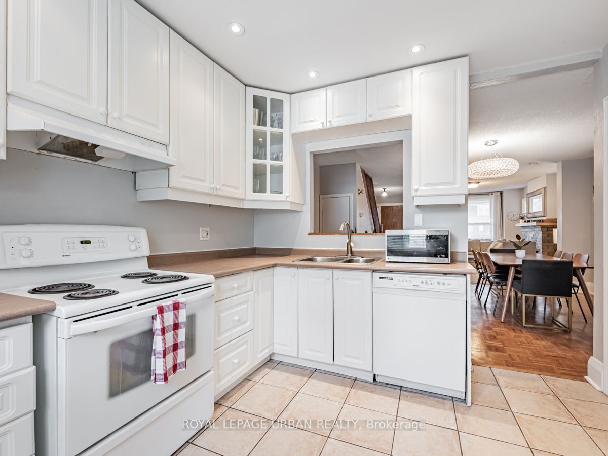 468 Milverton Blvd Property Photo 12