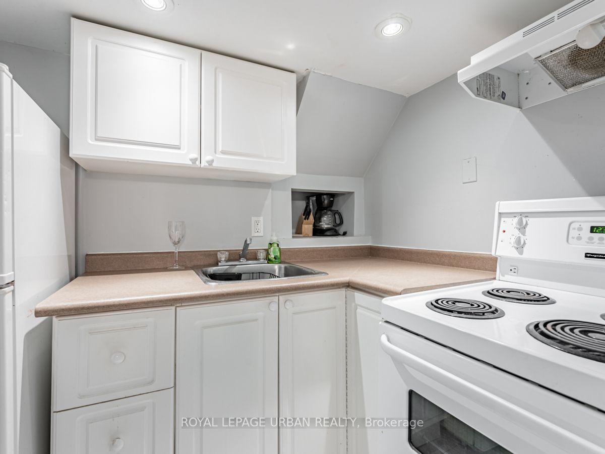 468 Milverton Blvd Property Photo 17