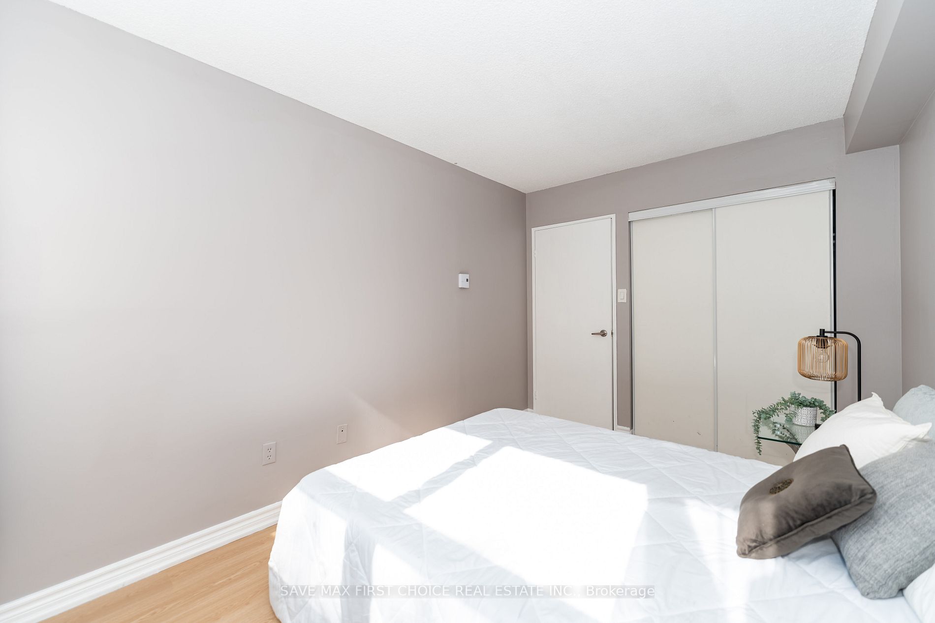 2500 Bridletowne Cir Property Photo 26