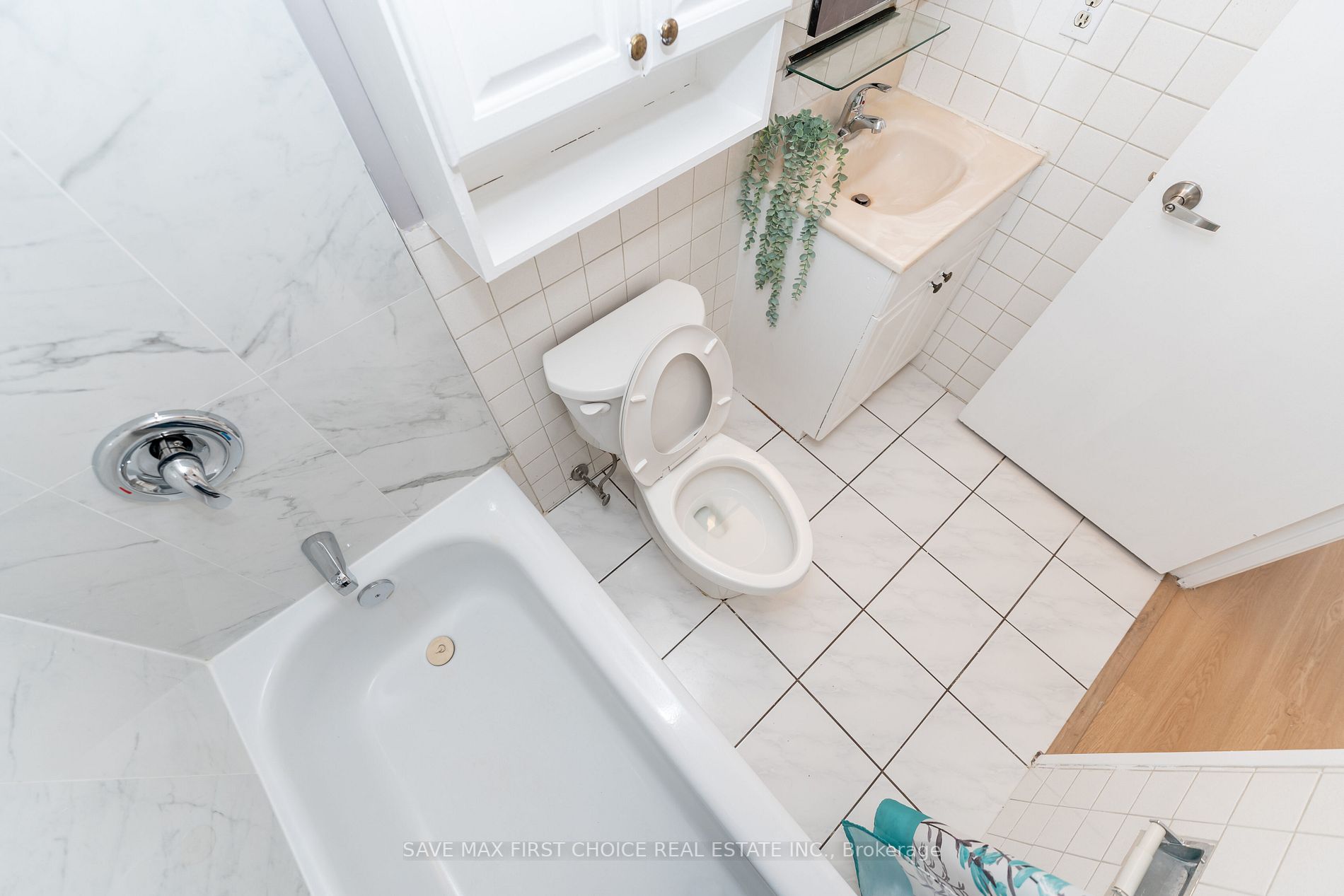 2500 Bridletowne Cir Property Photo 28
