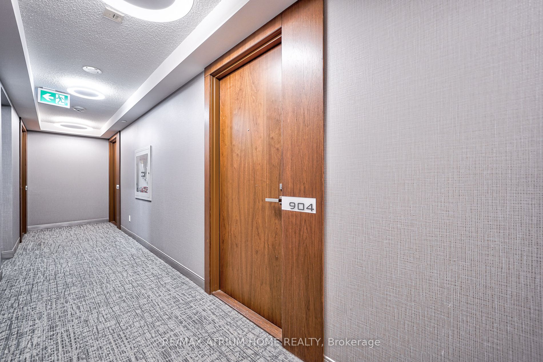 255 Village Green Sq Property Photo 6