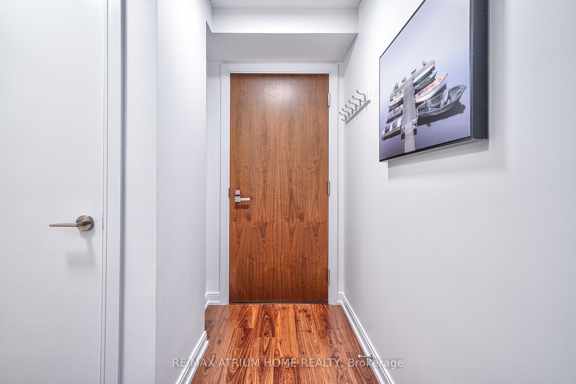 255 Village Green Sq Property Photo 8