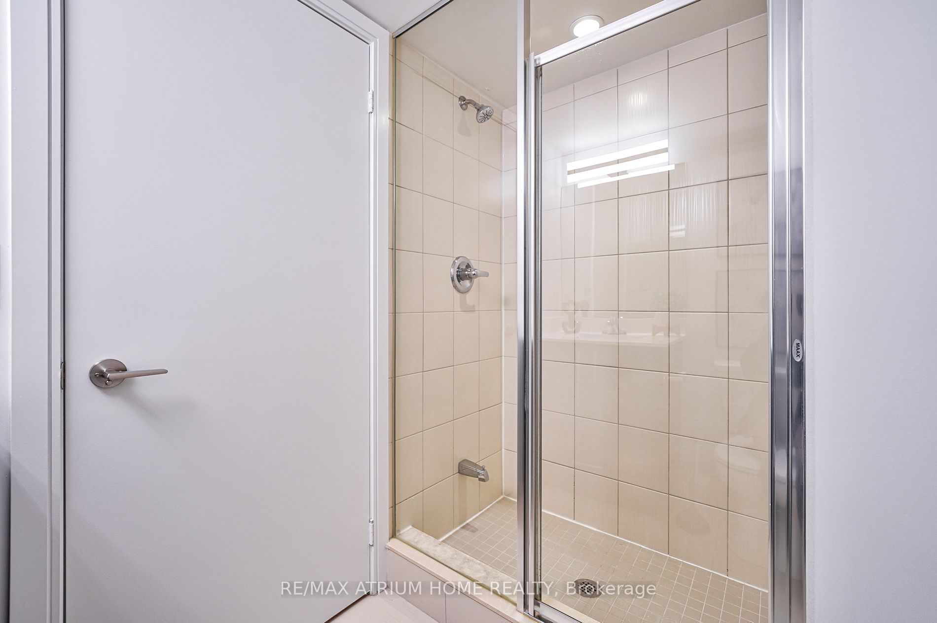255 Village Green Sq Property Photo 12