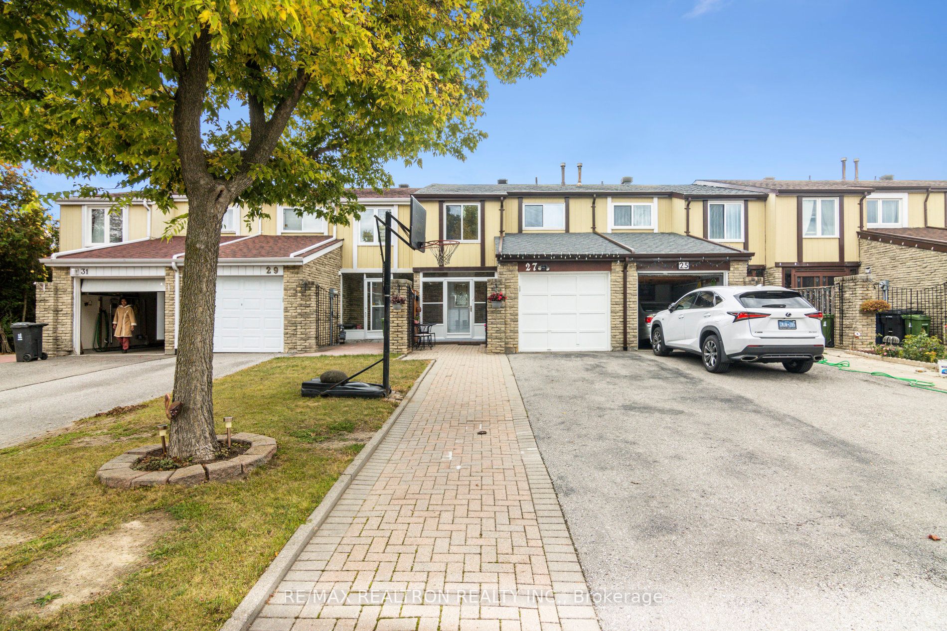 27 Newdawn Cres Property Photo 2