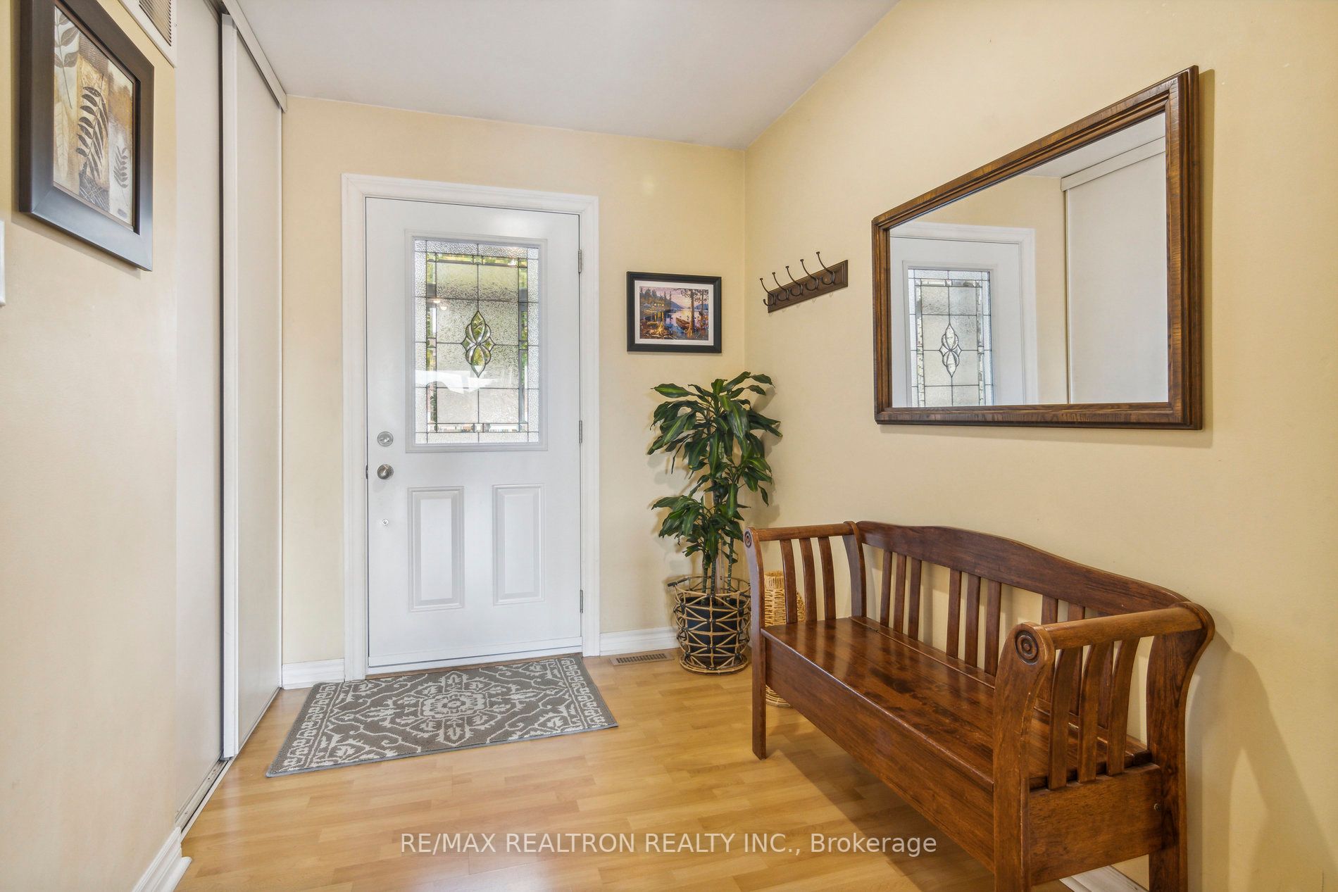 27 Newdawn Cres Property Photo 4