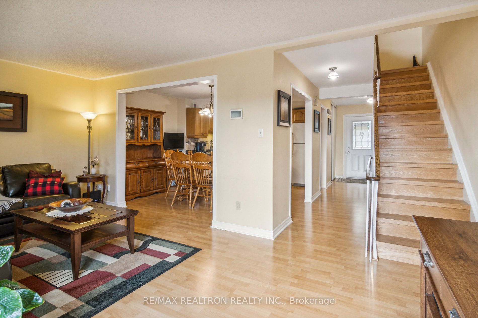27 Newdawn Cres Property Photo 5