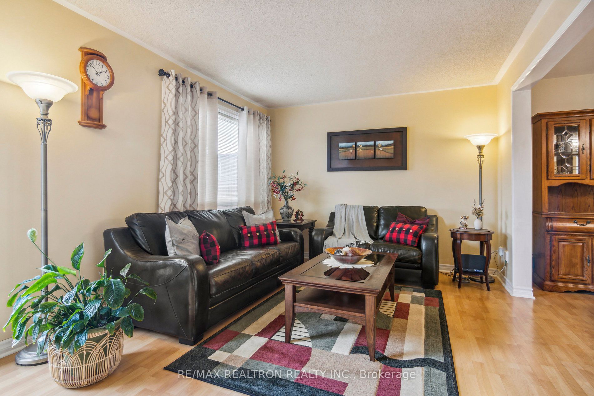 27 Newdawn Cres Property Photo 6