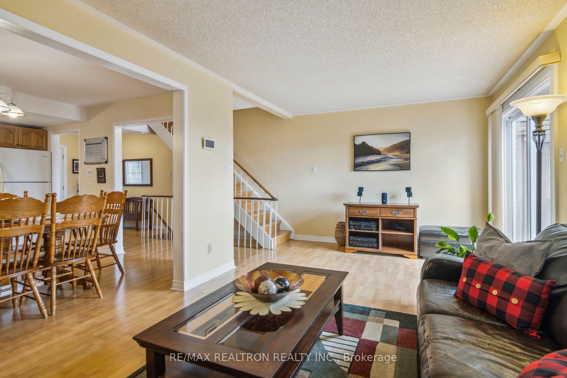 27 Newdawn Cres Property Photo 8