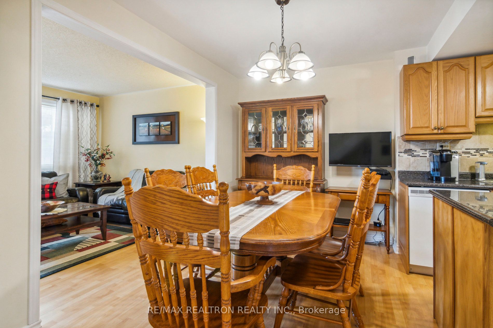 27 Newdawn Cres Property Photo 9