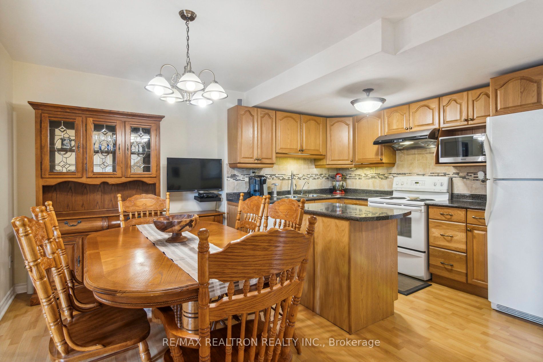 27 Newdawn Cres Property Photo 10