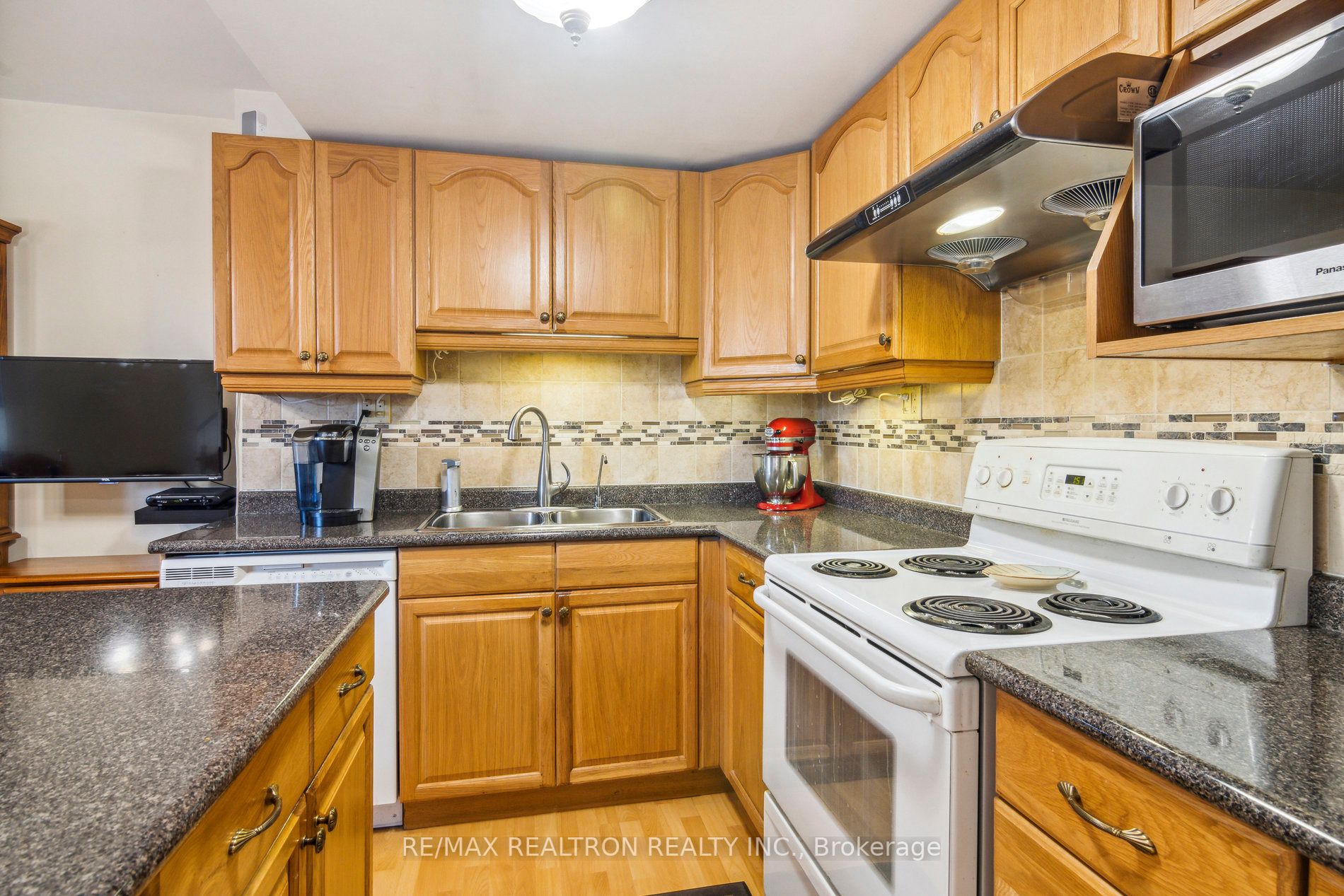 27 Newdawn Cres Property Photo 12