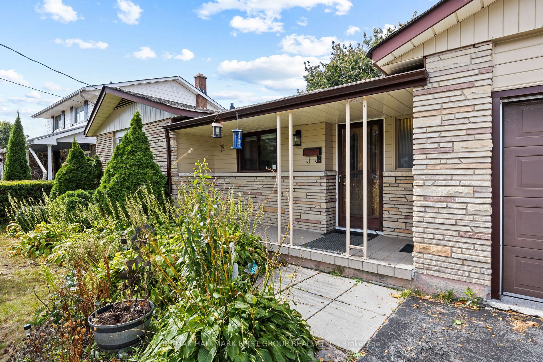 468 Elizabeth St Property Photo 3