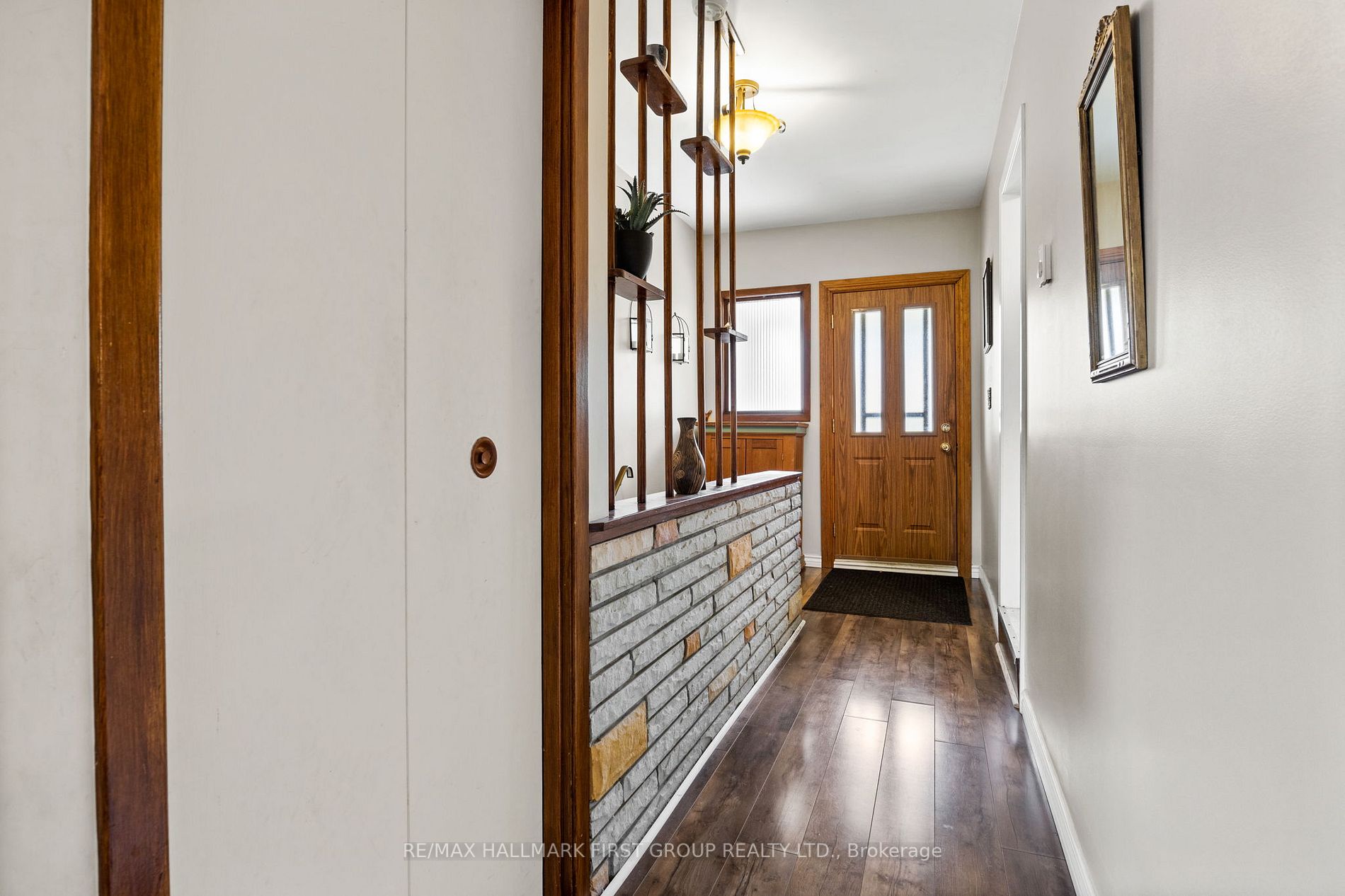 468 Elizabeth St Property Photo 5