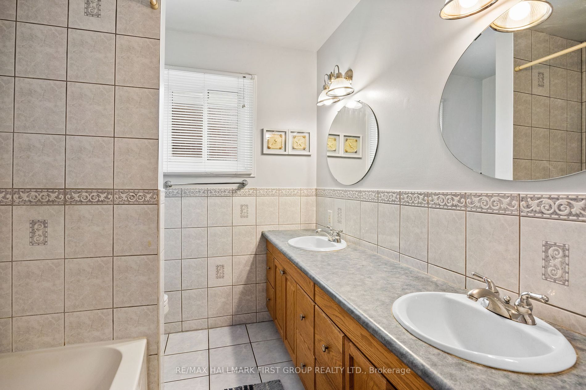 468 Elizabeth St Property Photo 26