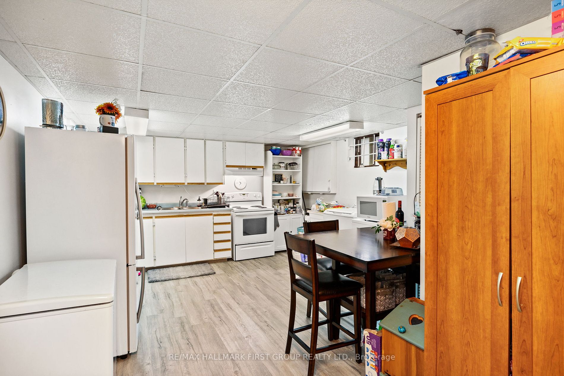 468 Elizabeth St Property Photo 29