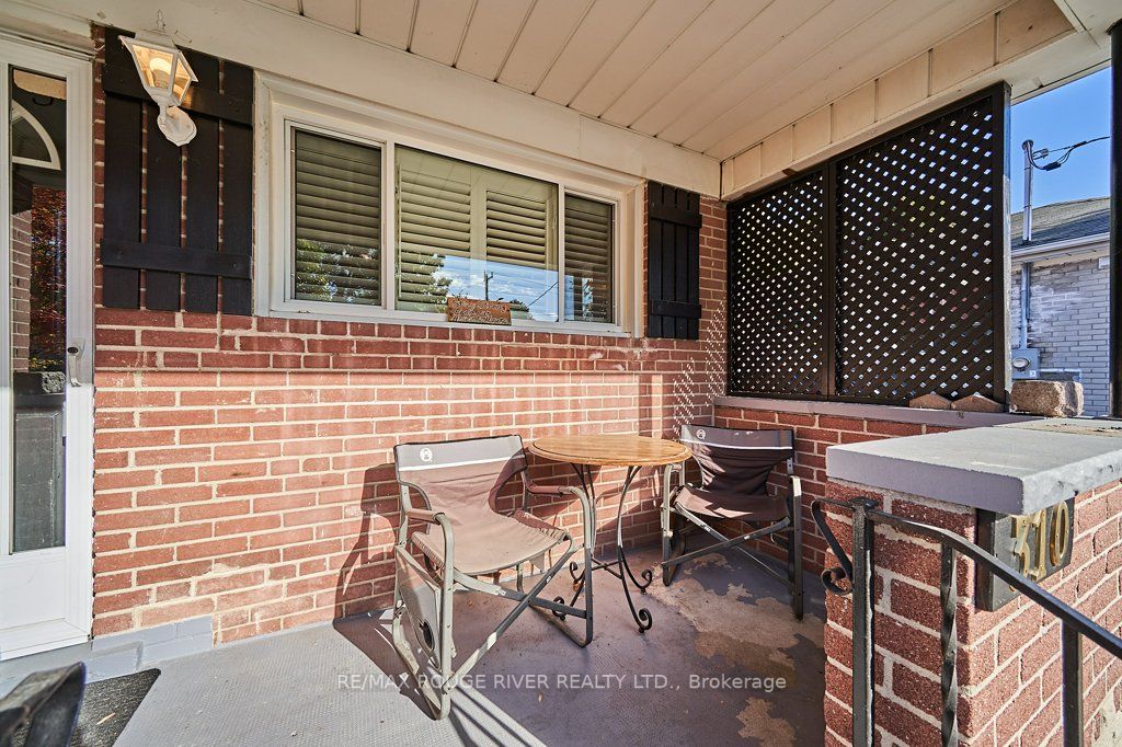 310 Palmerston Ave Property Photo 3