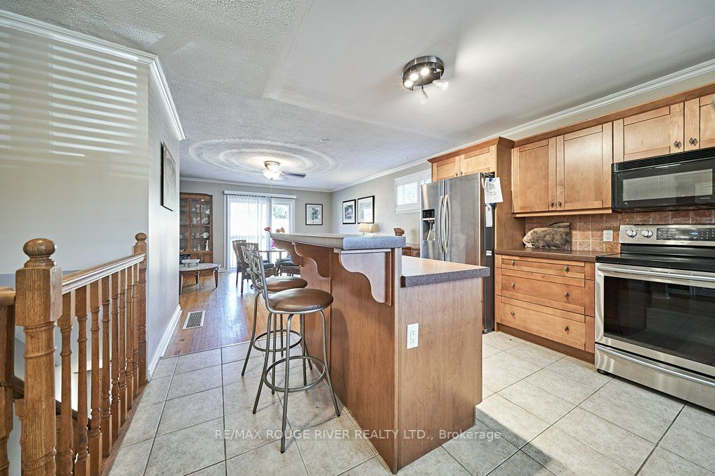 310 Palmerston Ave Property Photo 6