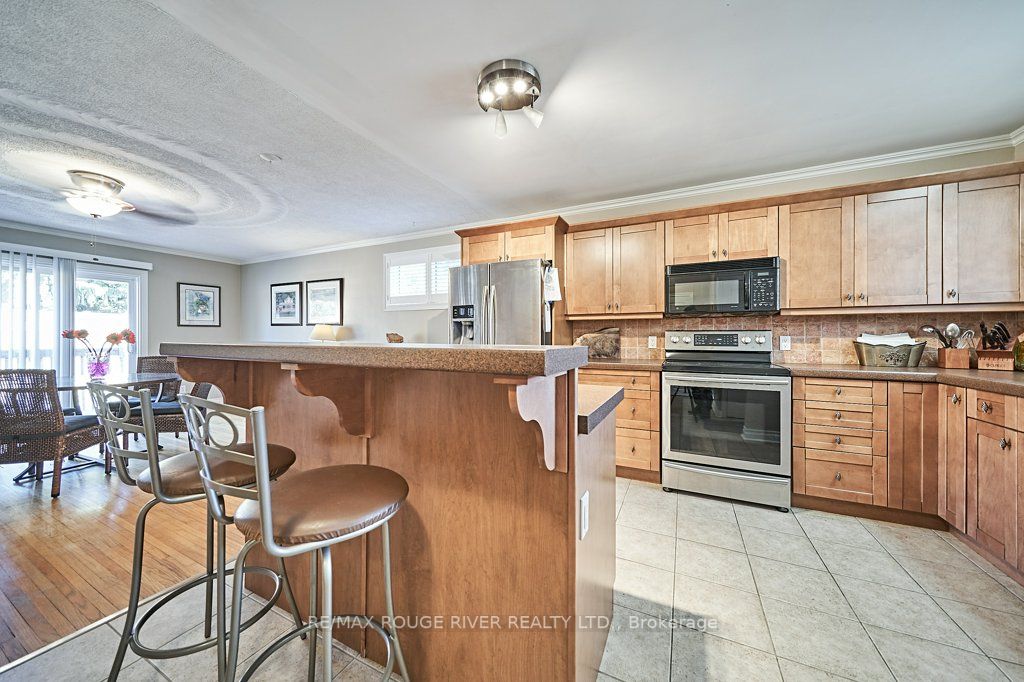 310 Palmerston Ave Property Photo 7