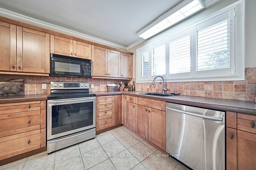 310 Palmerston Ave Property Photo 8