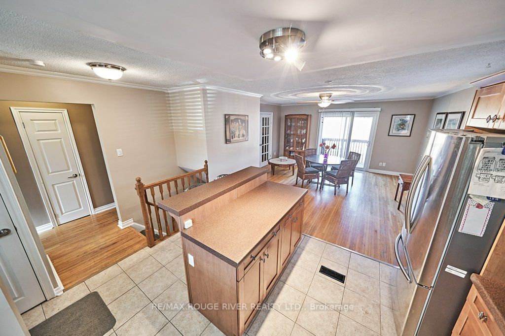 310 Palmerston Ave Property Photo 12