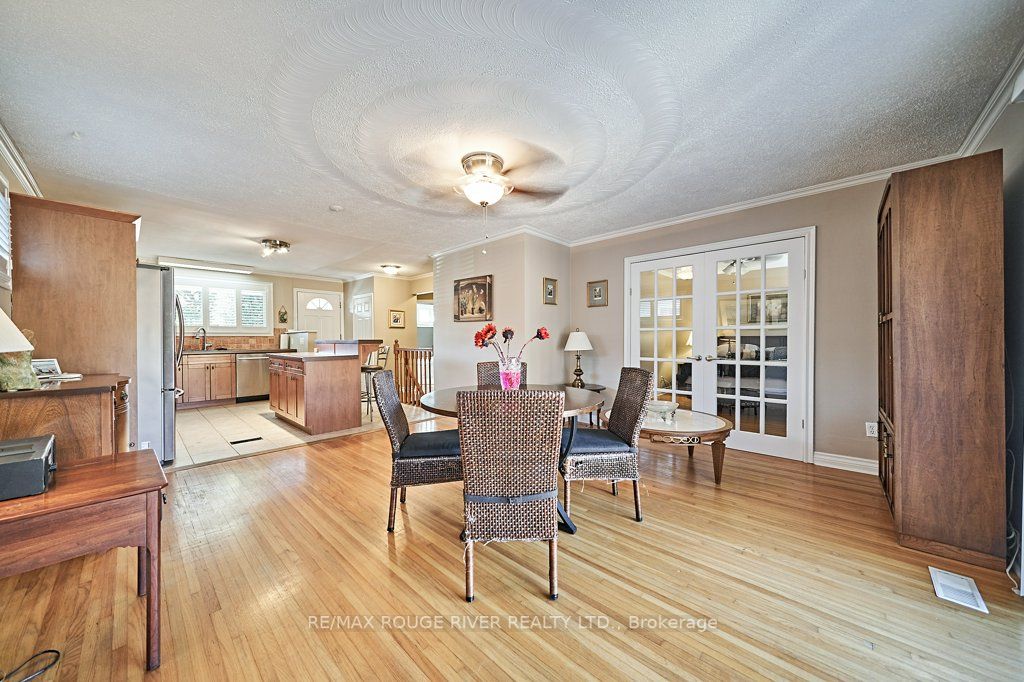 310 Palmerston Ave Property Photo 13