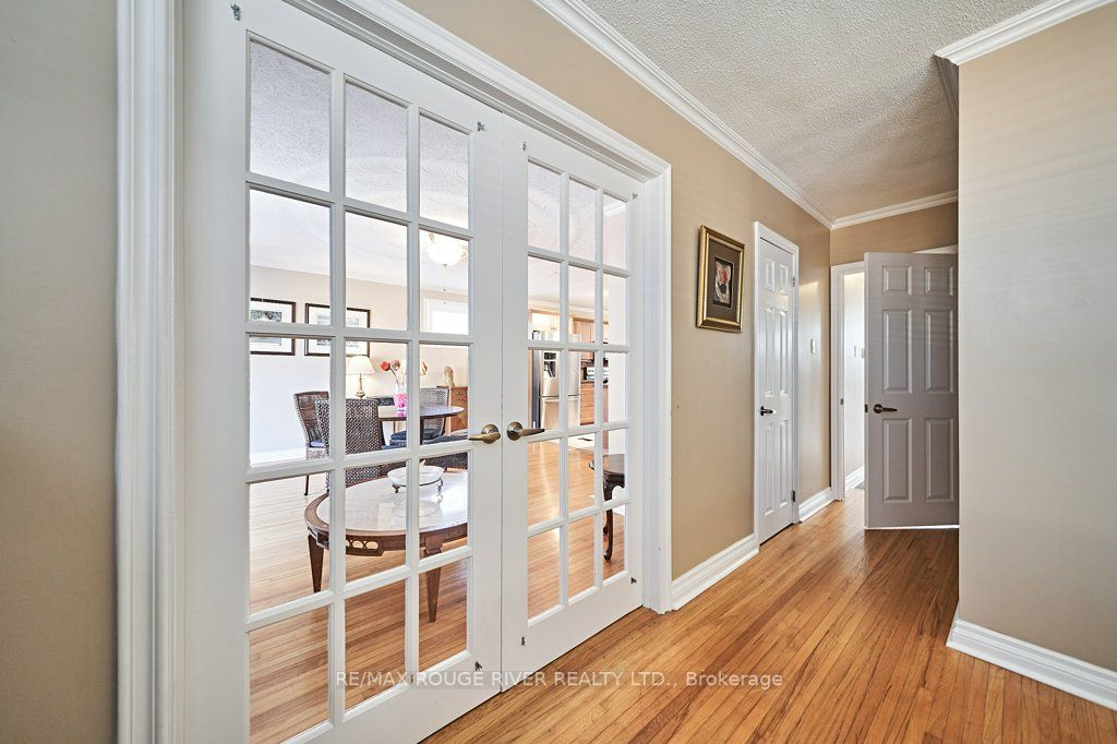 310 Palmerston Ave Property Photo 21