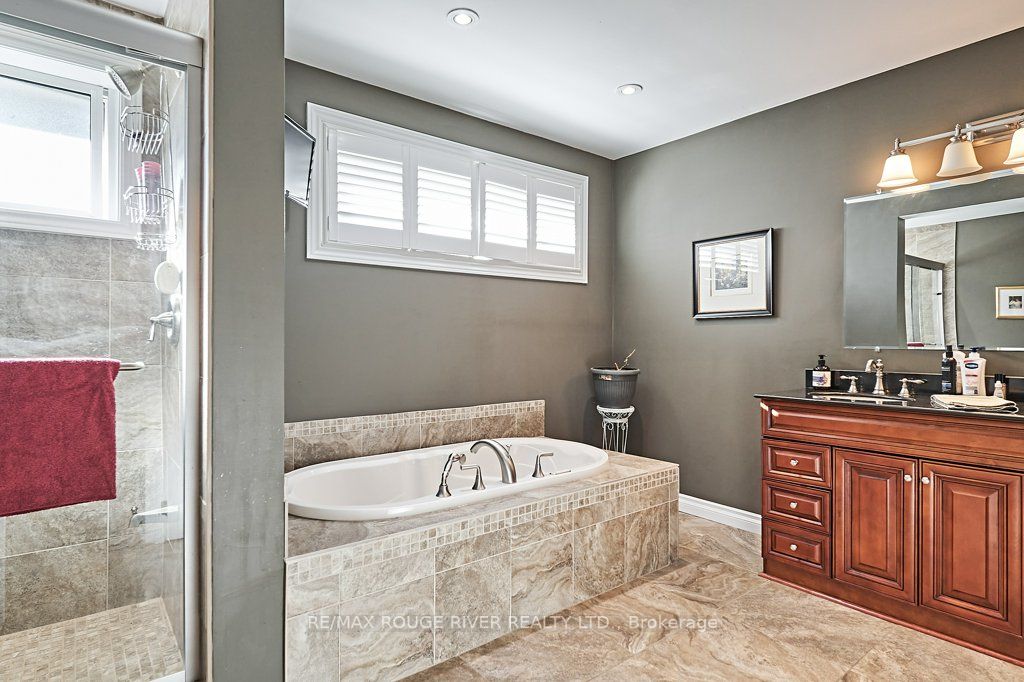 310 Palmerston Ave Property Photo 26