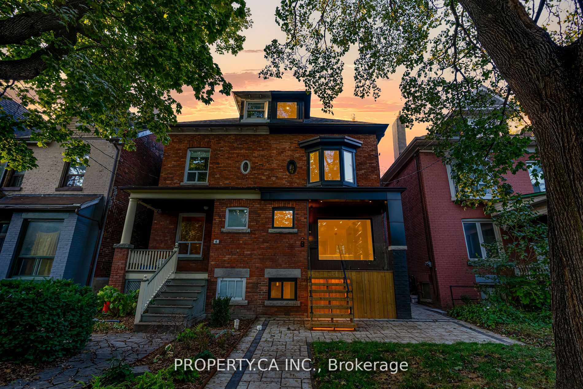 8 1st Ave Property Photo 1