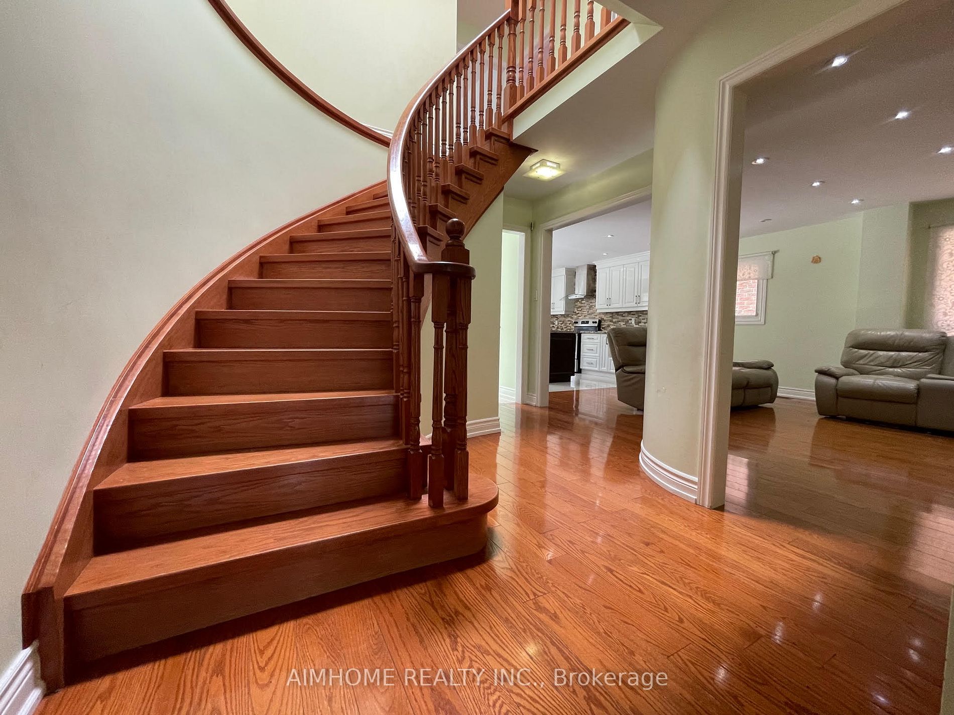 47 Hillfarm Dr Property Photo 3