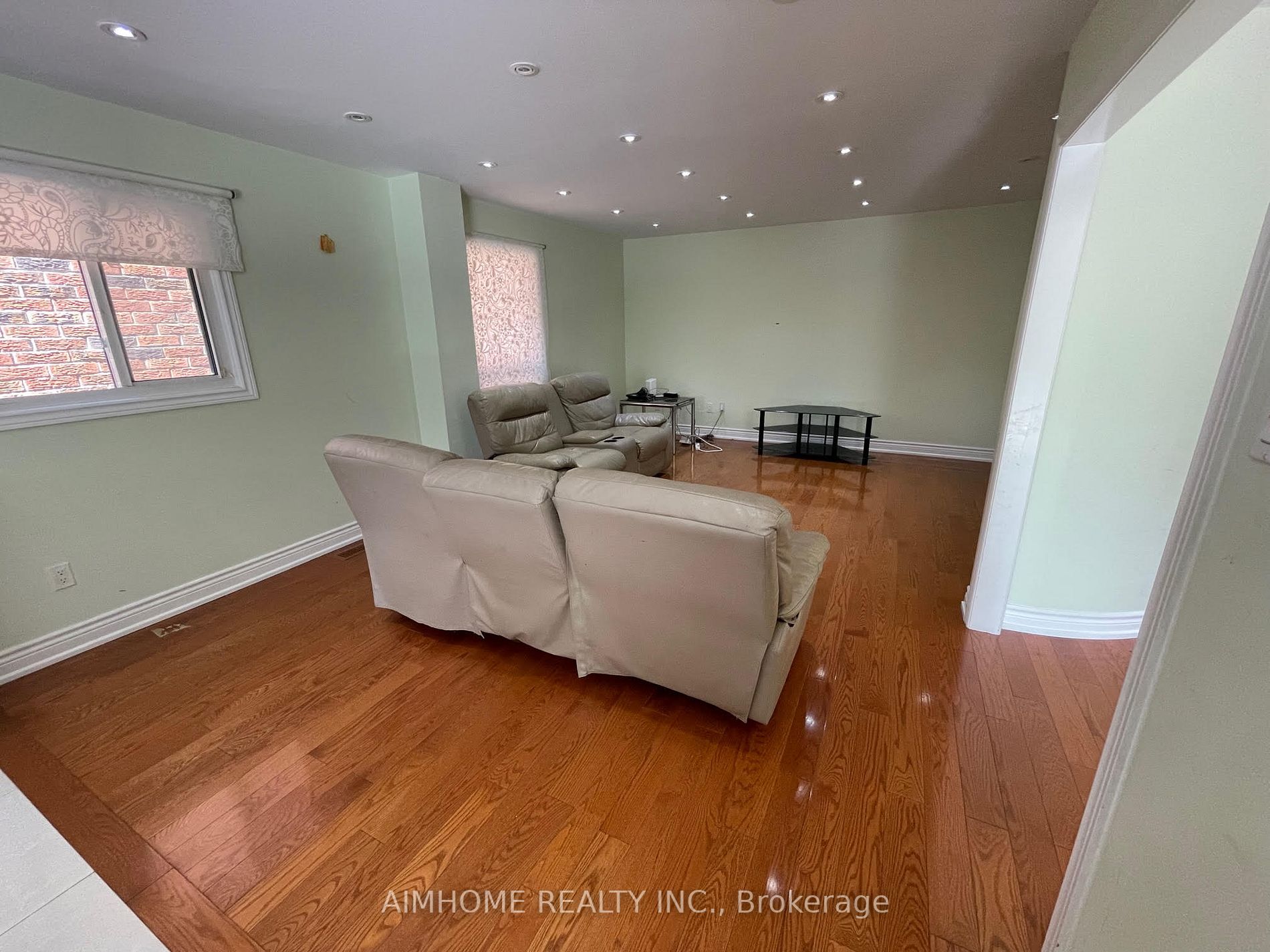 47 Hillfarm Dr Property Photo 4