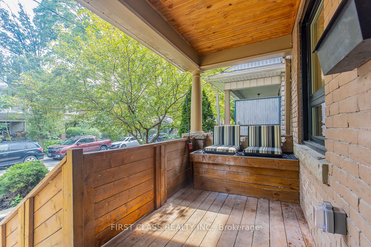 28 Endean Ave Property Photo 2
