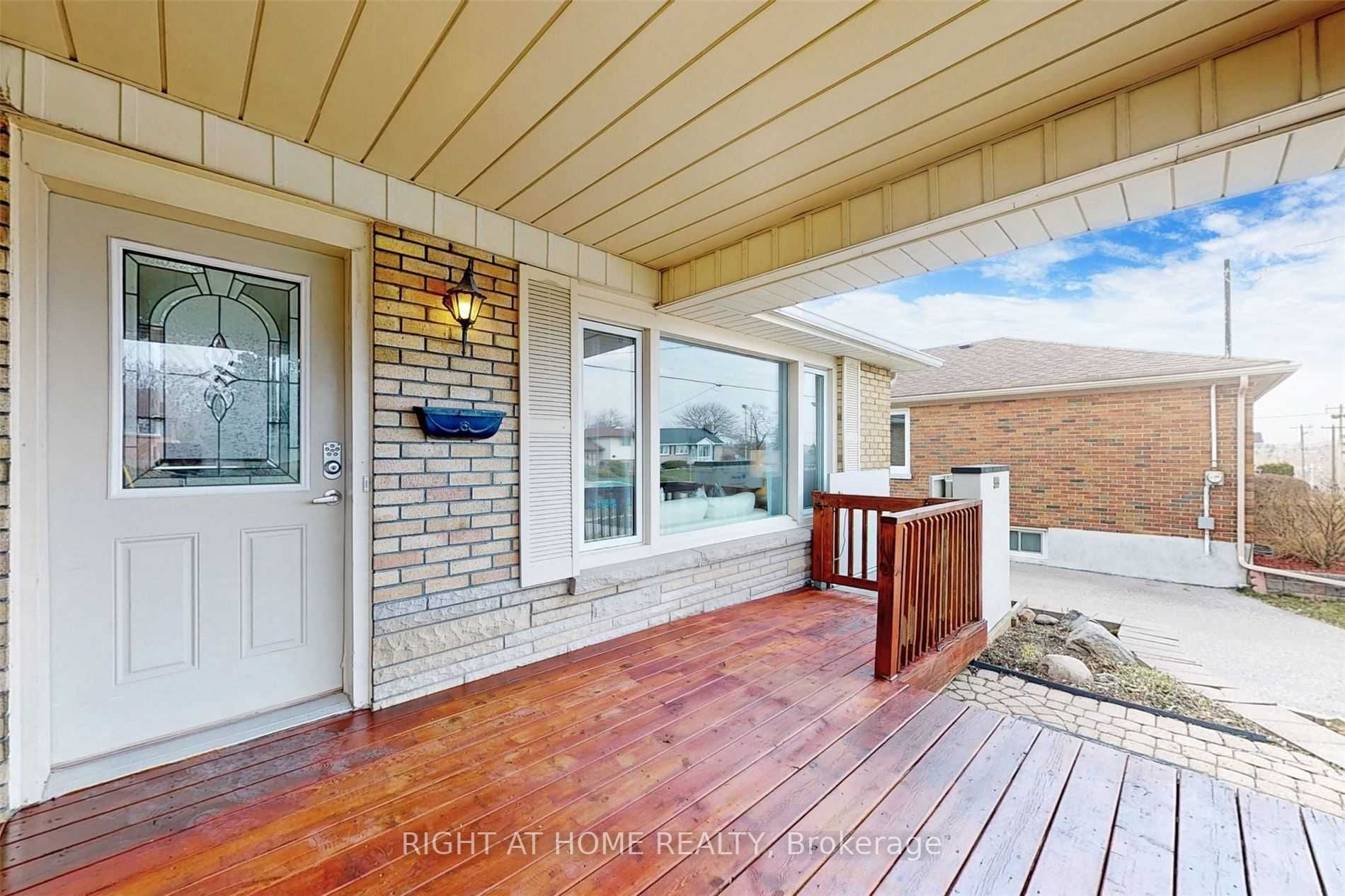 559 Ridgeway Ave Property Photo 3